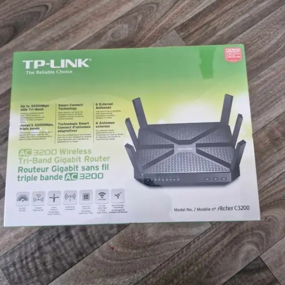 TP-Link Tri-Band Gigabit Router - Black and Green